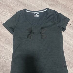 Under Armour Women's Black Short Sleeve V-Neck Performance Tee